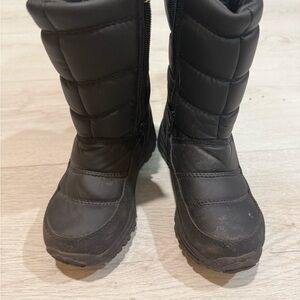 Kid’s Black Quilted Winter Snow Boots. Youth 12